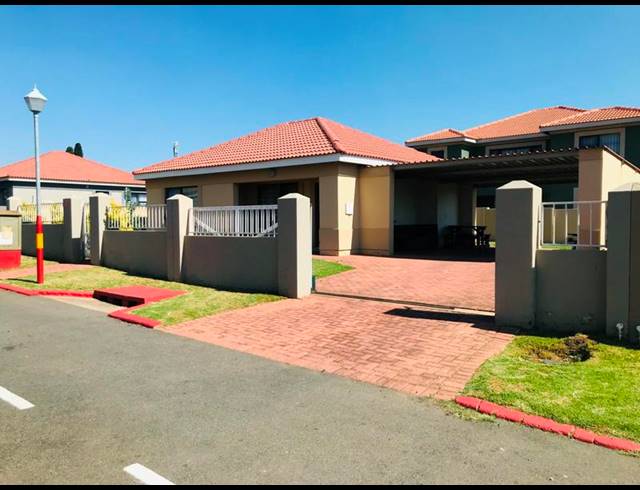 2 BEDROOM HOUSE FOR SALE IN SONNEVELD